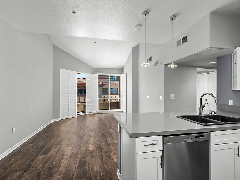 1501 Front St #633 — Photo 3
