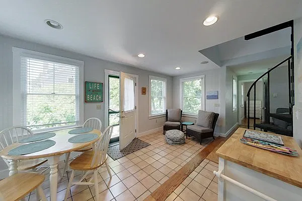 2 bed, 925 sqft, $1,950 — Photo 4