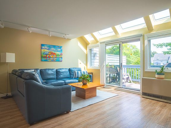 5th image of 146 W Grand Avenue #59
