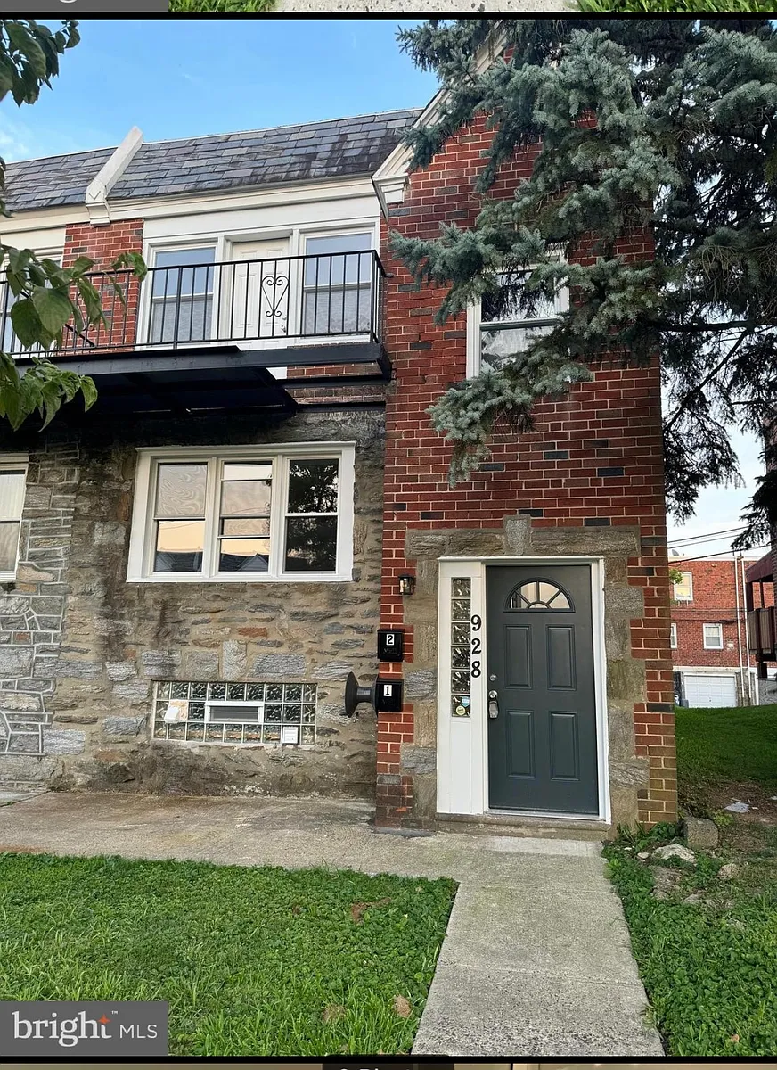 Building Photo - 928 E Durard St #2
