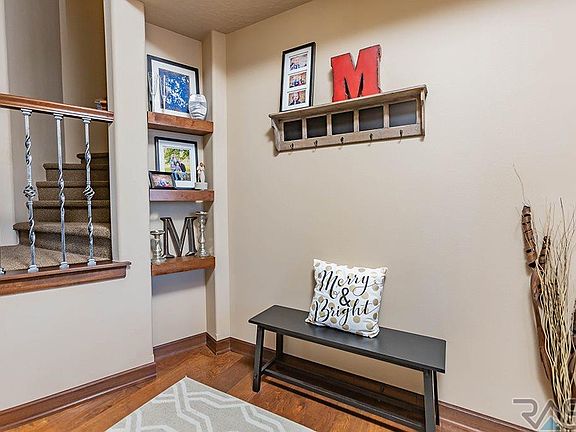 3rd image of 4001 W Trailview Cir