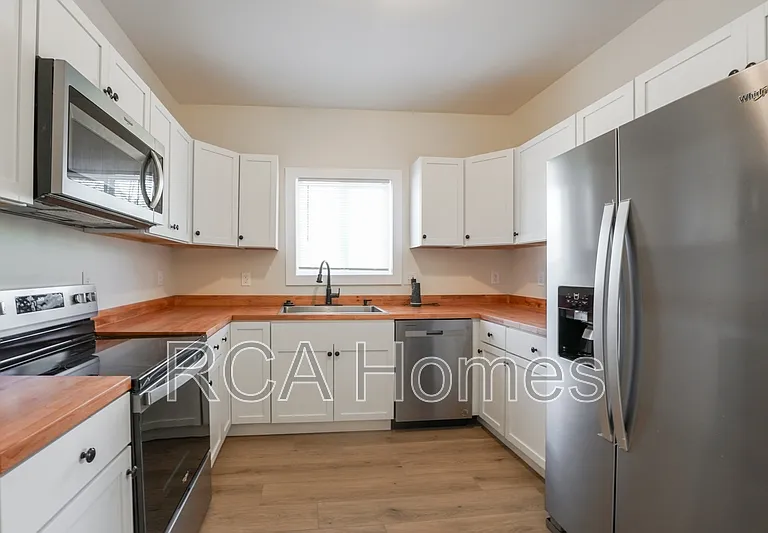 909 Saint Peter St — Photo 3