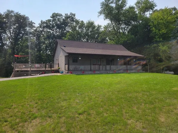 1662 Country Homes Dr, Ligonier, IN 46767