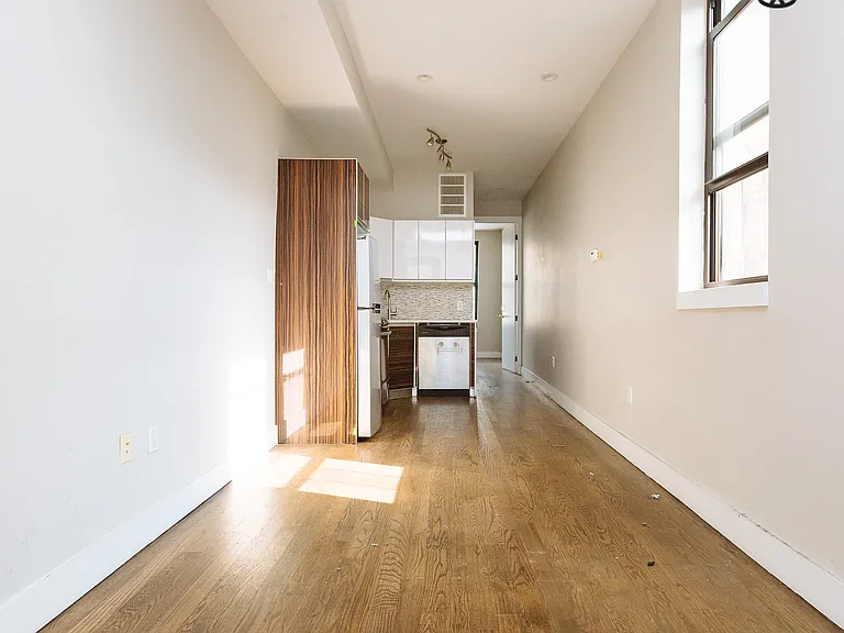 11 Locust St #2L — Photo 3