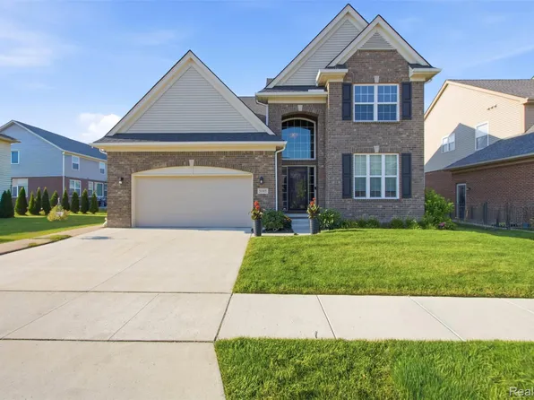 5085 Ridge Ln, Warren, MI 48092
