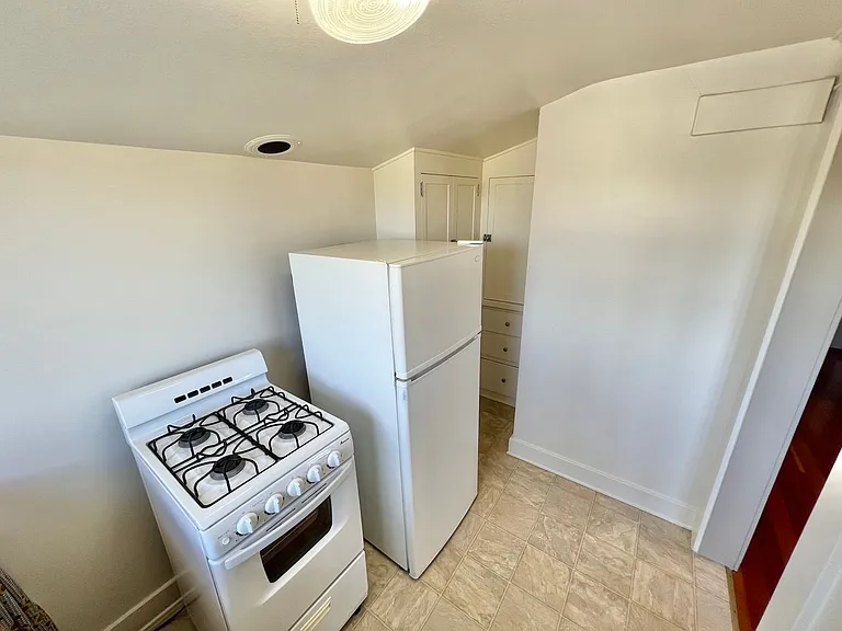 Historic Bluff Park 1BD Retreat | Top Floor Vintage Gem — Photo 12