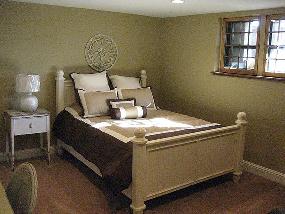 Master bedroom with queen bed.