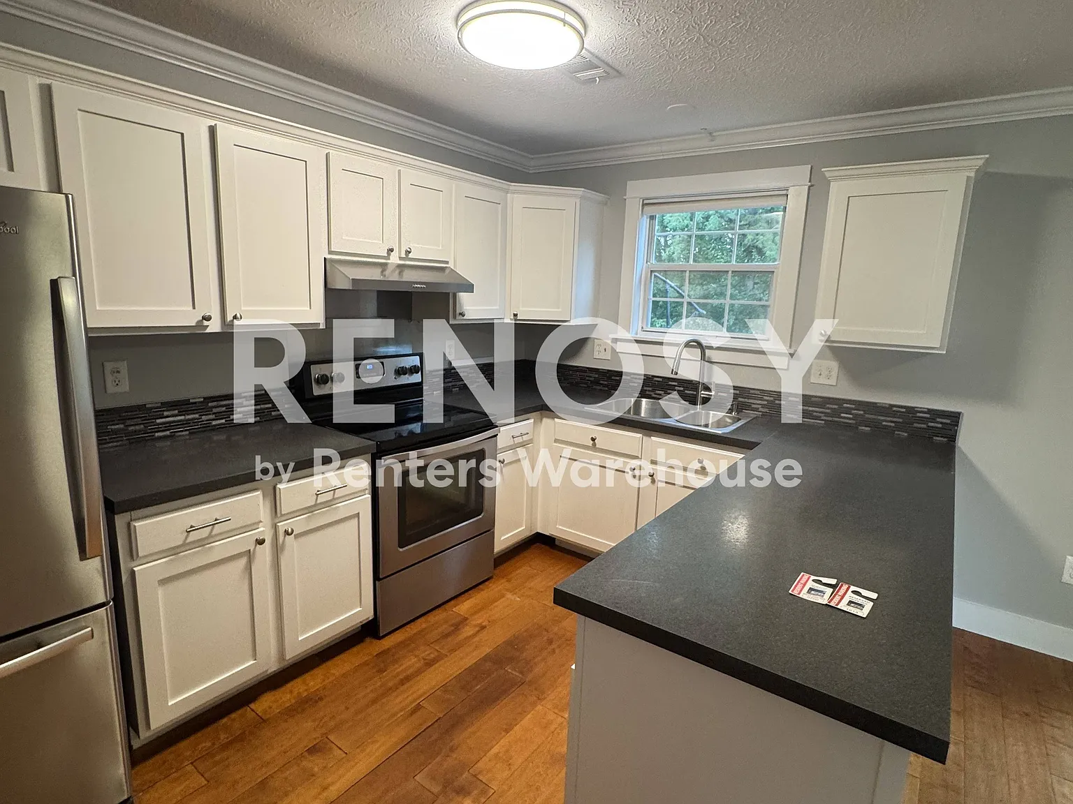 Available NOW - Charming 3 BR 1.5 bath — Photo 2