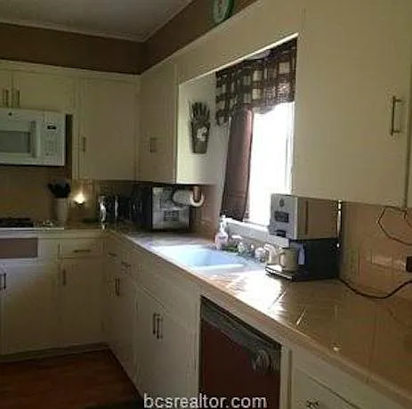 Building Photo - 209 Redmond Dr