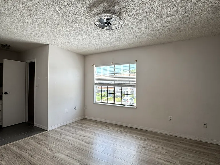 1413 Manor Dr NE #1413 — Photo 5