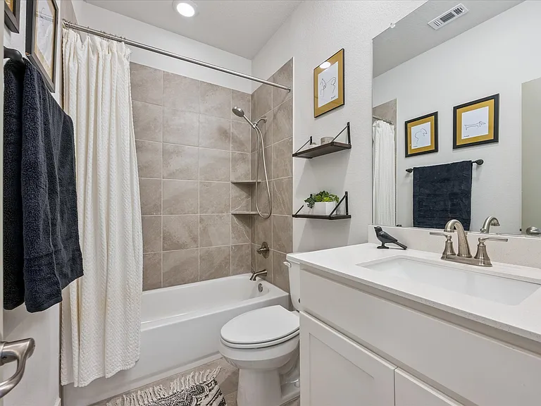 111 Alexander — Photo 15