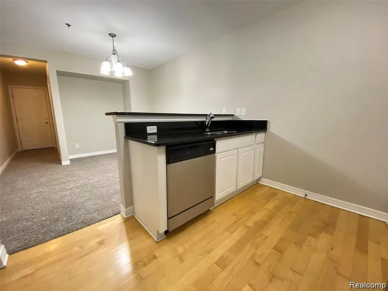 215 S Village Way — Photo 13