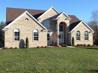 9938 Rolling Pines Dr, Brighton, MI