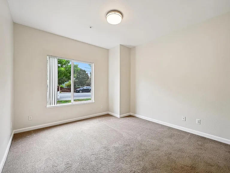 Marketplace Apartments — Photo 10