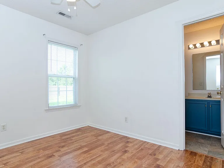 2716 Valor Dr — Photo 15