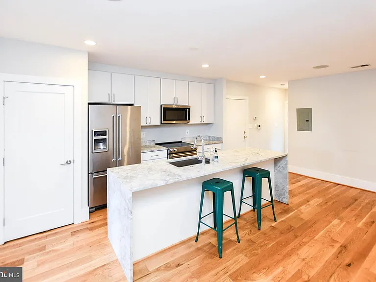 913 Quincy St NE #3 — Photo 16