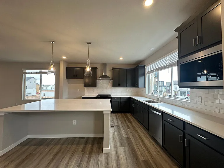 Kitchen right side view