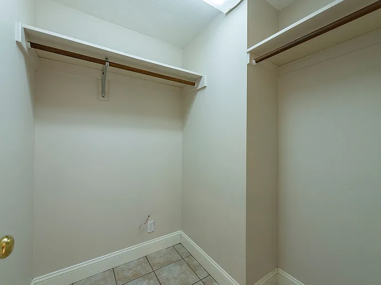 3 Teresa Way — Photo 24