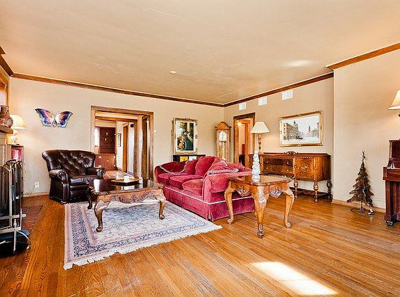 3rd image of 10112 S Hoyne Ave