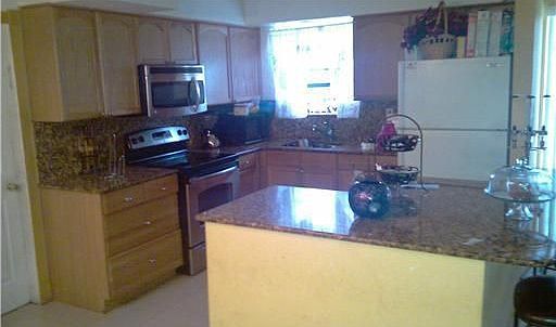 2nd image of 930 NE 49th St
