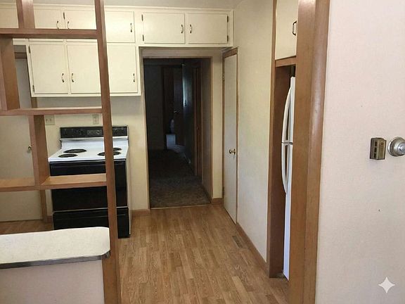 5th image of 915 Lakeside Ave