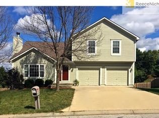219 NE Lamplighter Ln, Blue Springs, MO 64014