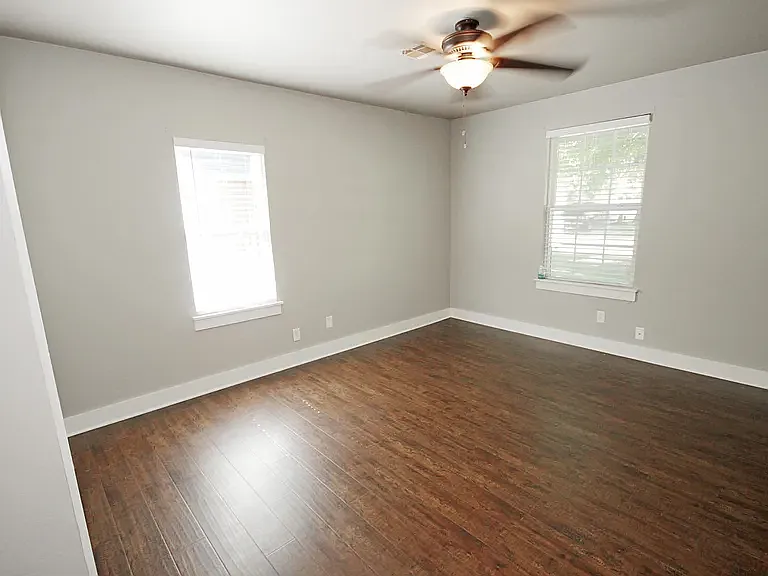 1205 W Brooks St — Photo 16