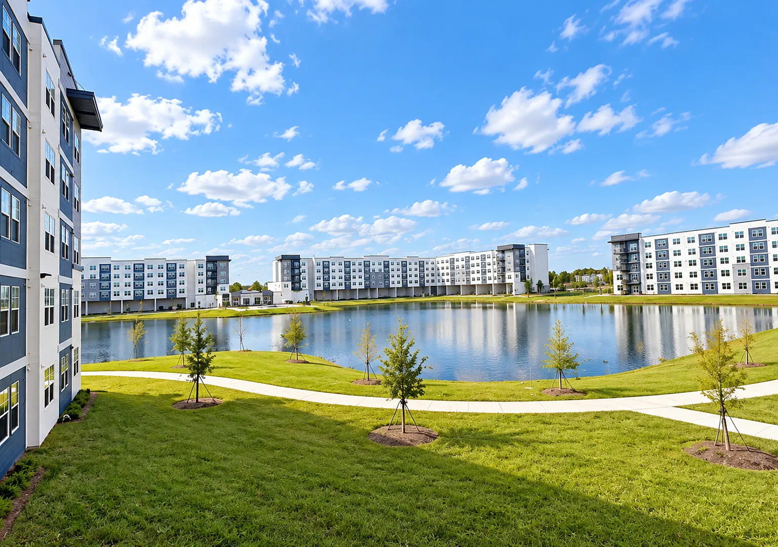 Luxury Condo in Millenia — Photo 2