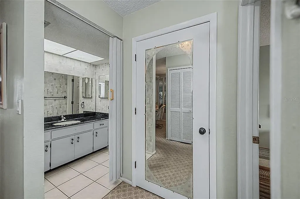 2 bed, 987 sqft, $1,300 — Photo 1