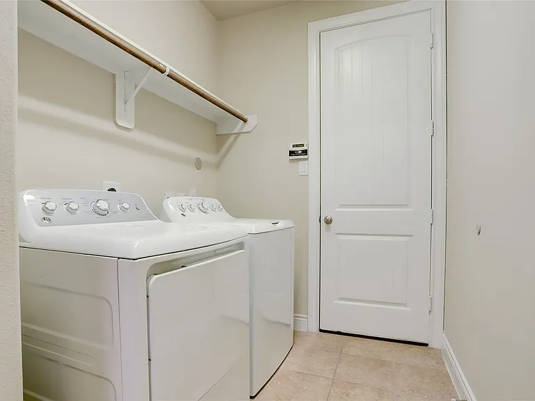 606 Sabinal St — Photo 23