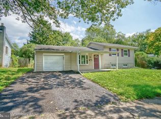 1040 Lakewood Dr, Harrisburg, PA 17109