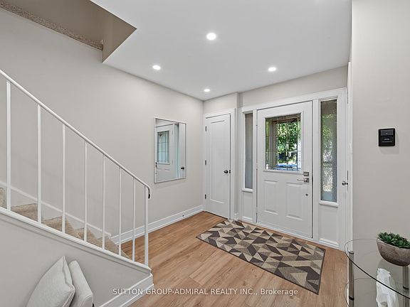 3rd image of 770 Pam Cres