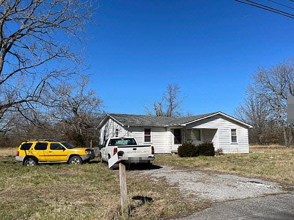 3rd image of 305 Marbury Rd