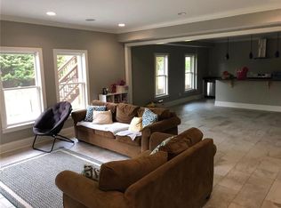 915 Walters Cir, Alpharetta, GA 30005