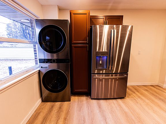 4th image of 1233 S Saint James Blvd Unit B