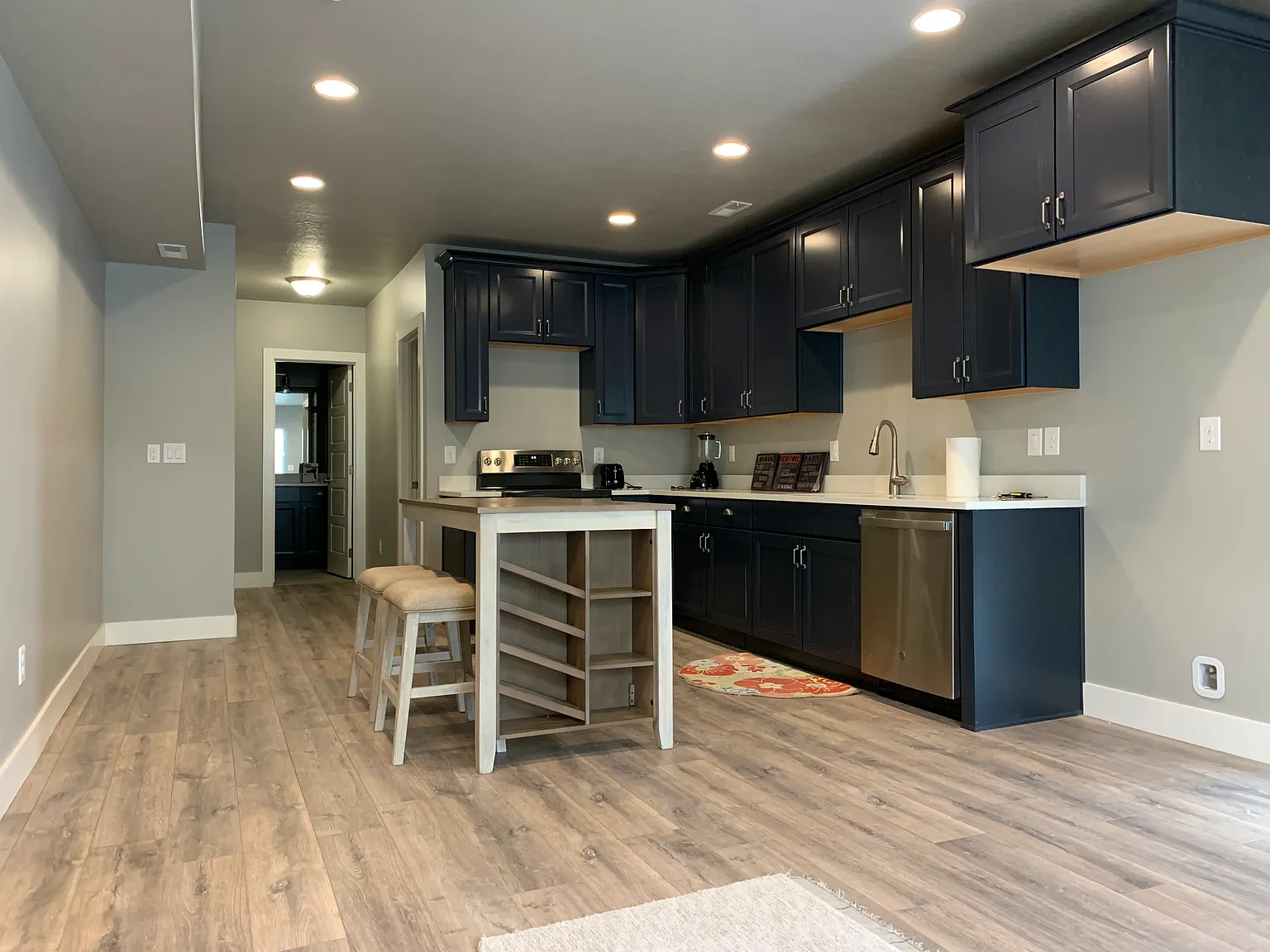 2 bed, 900 sqft, $1,600 — Photo 2