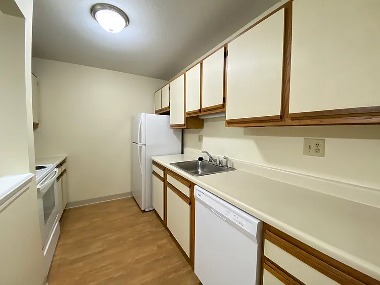 Sunset Ridge Apartments — Photo 94