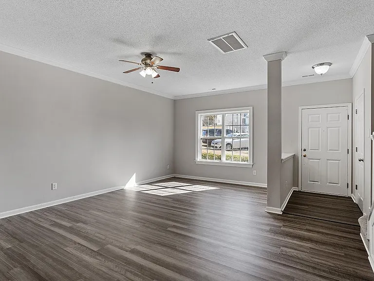 2839 Gross Ave — Photo 5