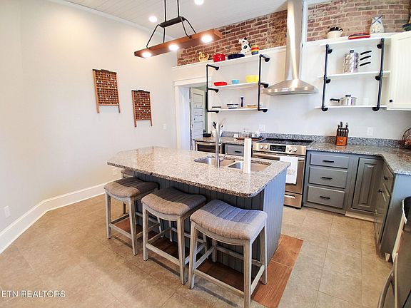5th image of 106 Villa St