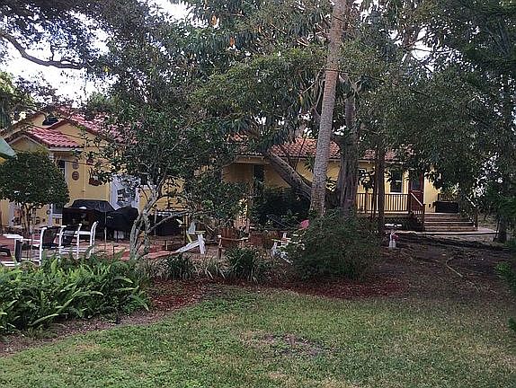 5th image of 211 Oakwood Ave