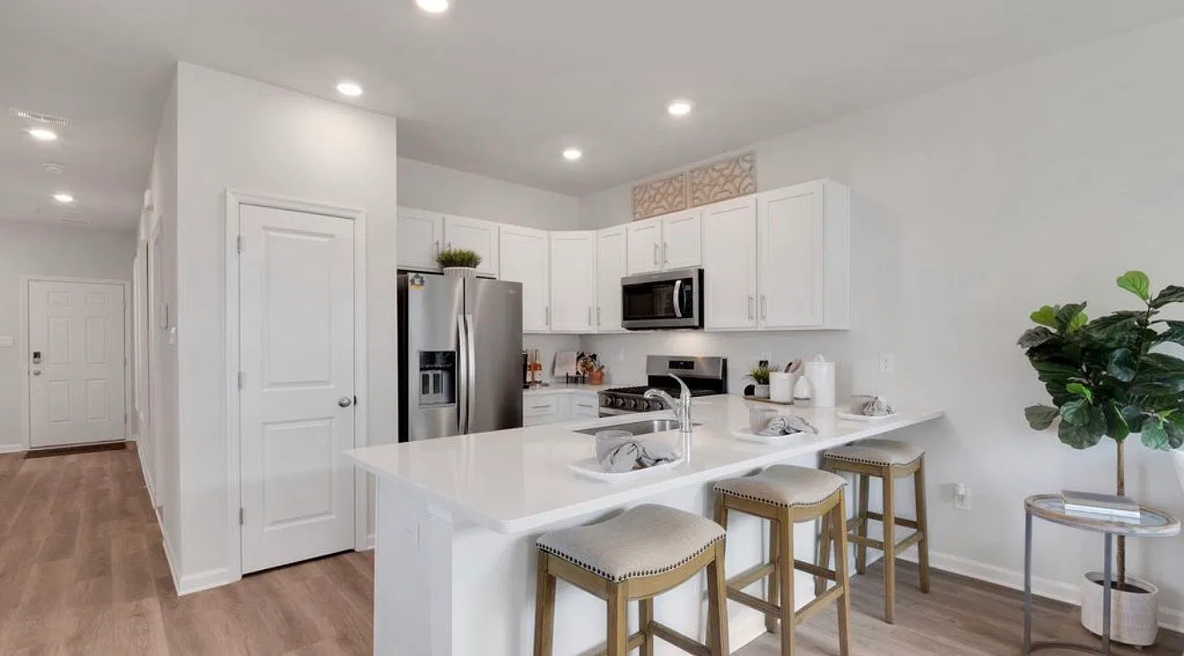 3 bed, 2.5 bath, 1500 sqft, $2,800 — Photo 1