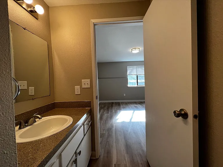 Lawn Courte Apartments at 2802 N. Narrows Drive, Tacoma, WA 98407 — Photo 18