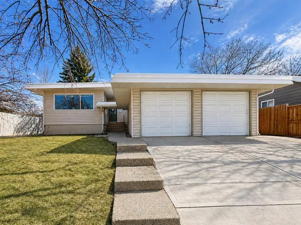 19 NE Meadowview Rd SW, Calgary, AB T2V 1V9