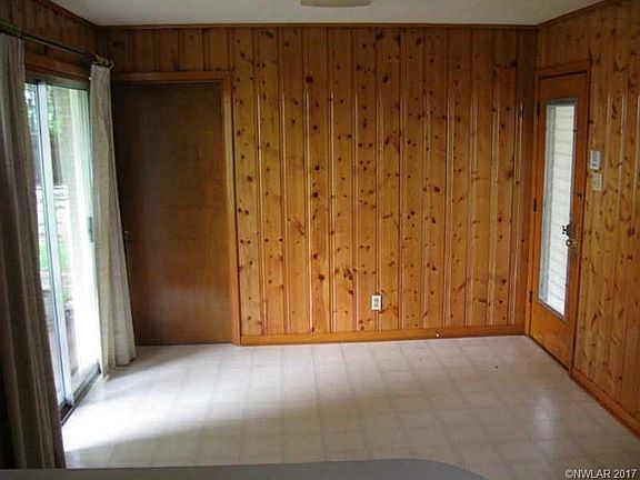3rd image of 926 Pine Tree Dr