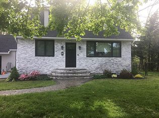 8 Bergen Pl, Mahwah, NJ 07430