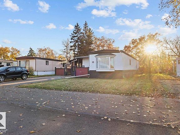 4th image of 7 Keyhole Cres NW