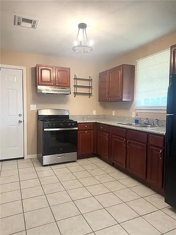 2 bed, 1.0 bath, 696 sqft, $1,350 — Photo 4