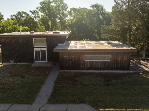 304 S Chicago Ave, Bucklin, KS 67834