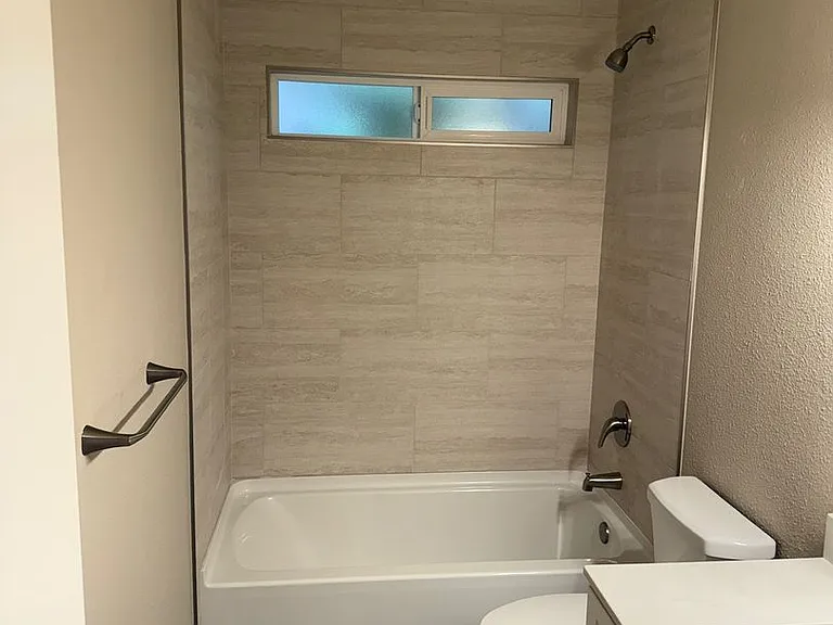 427 W Elm St — Photo 6