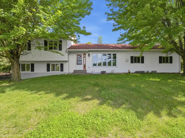 504 171st St, Hammond, WI 54015